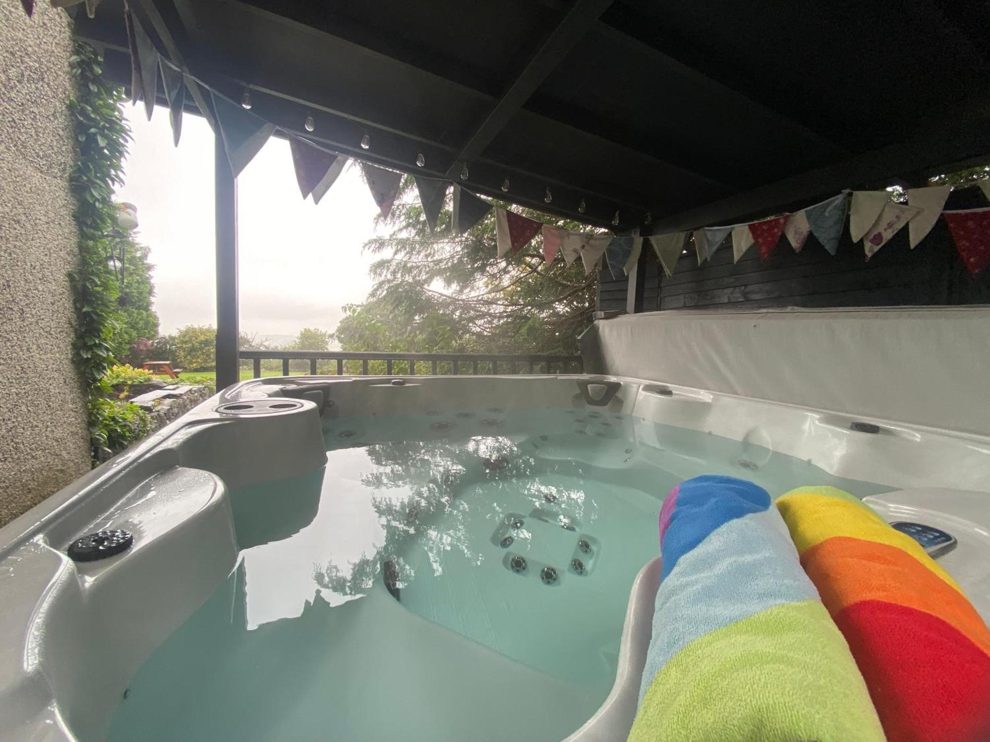 Villa Carreg Y Garth Isaf - Hot Tub Nr Zip World Bangor  Exterior foto